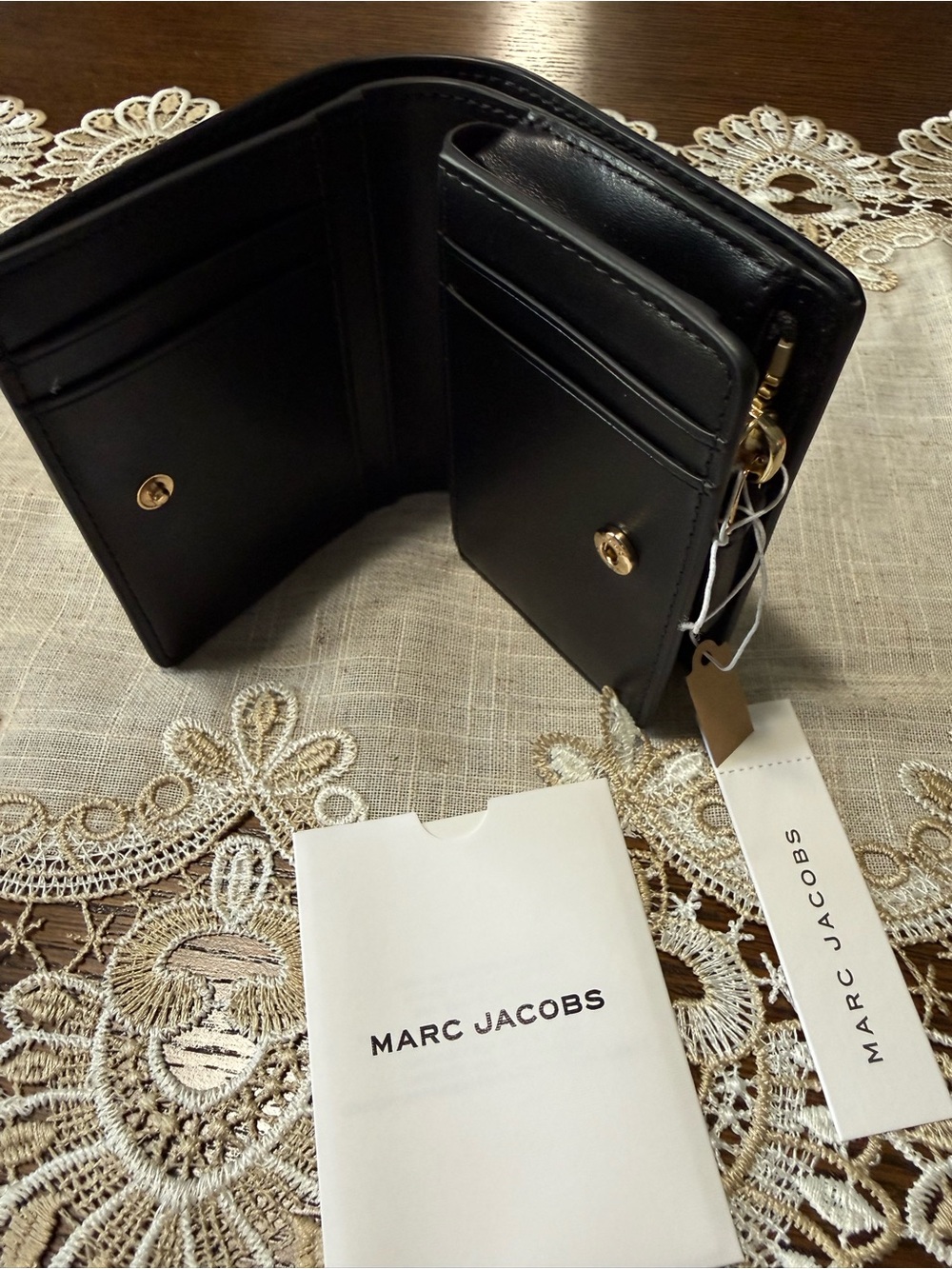 Marc Jacobs Black Leather Compact Zip Wallet with Gold Plaque - Picture 4 of 4